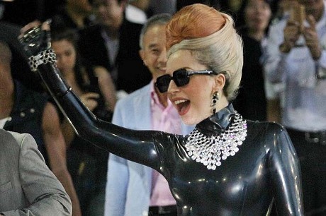 Pakai Bendera Thailand, Lady Gaga Dilaporkan ke Polisi