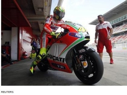 Silverstone Basah, Rossi Tercepat di Sesi Pertama