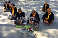 Para abdidalem ini selama delapan tahun terpecah dalam dua kubu karena terdapat dua raja. Sebagian tetap berada di dalam keraton bersama PB XIII Hangabehi, sebagian lainnya berada di luar keraton untuk mendukung Tedjowulan. Muchus Budi R/detikNews.