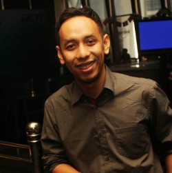 Pongki Barata & Sophie Navita Promosi Lagu Lewat Email