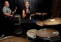 Donny Suhendra dan Trie Utami juga akan berduet maut memberikan sentuhan musik jazz.