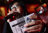 Yang Terbaik diikhtiarkan sebagai penanda bergabungnya Ari Lasso di Million Club Program, sebuah gerakan yang mengkampanyekan gerakan 100% Original Music.