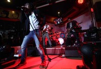 Ari Lasso juga sempat menghibur Goodfelass lewat aksi panggungnya.