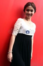 Manisnya Senyum Ariel Tatum