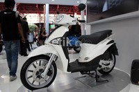 Piaggio Liberty yang disokong mesin 96 cc CVT 4 langkah ini dibanderol dengan harga Rp 16 juta OTR Jakarta. Syubhan Akib/detikOto.