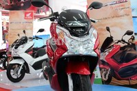 Honda PCX 150 saat dipamerkan di PRJ, JI Expo Kemayoran, Jakarta, Jumat (15/6/2012). (M Ikhsan/detikOto).