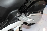 Honda PCX 150 dilengkapi dengan Enhanced Smart Power (eSP). Mesin berteknologi V-matic dengan built liquid cooled mampu melontarkan tenaga 10 kW pada 8.500 RPM (mesin PCX 125 hanya 8,5 kW pada 8.500). (M Ikhsan/detikOto).