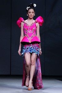 Jeanny Ang Beauty Treasure APPMI Fashion Chinese Couture 2012 at Ballroom Hotel Mulia. Jakarta. [Foto: Mohammad Abduh/Wolipop]