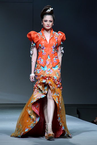 Jeanny Ang Beauty Treasure APPMI Fashion Chinese Couture 2012 at Ballroom Hotel Mulia. Jakarta. [Foto: Mohammad Abduh/Wolipop]