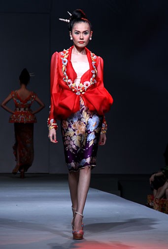 Jeanny Ang Beauty Treasure APPMI Fashion Chinese Couture 2012 at Ballroom Hotel Mulia. Jakarta. [Foto: Mohammad Abduh/Wolipop]