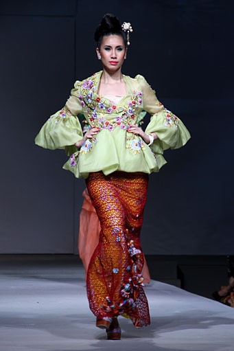 Jeanny Ang Beauty Treasure APPMI Fashion Chinese Couture 2012 at Ballroom Hotel Mulia. Jakarta. [Foto: Mohammad Abduh/Wolipop]