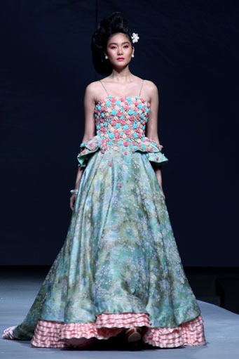Jeanny Ang Beauty Treasure APPMI Fashion Chinese Couture 2012 at Ballroom Hotel Mulia. Jakarta. [Foto: Mohammad Abduh/Wolipop]