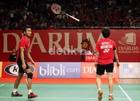Tontowi Ahmad dan Liliyana Natsir menyingkirkan lawannya dari China Chen Xu dan Ma Jin dengan tiga set (21-16-15-21,21-16).