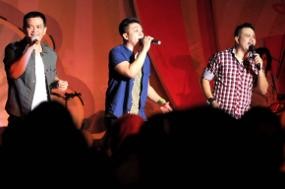 Hijab Fest Ditutup Cantik oleh Penampilan Kahitna