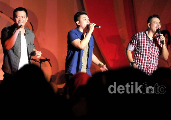 Penampilan Memukau Kahitna Tutup Hijab Fest