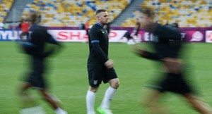 Di Laga Terakhir Grup, Hodgson Mungkin Mainkan Rooney