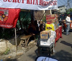 Pasca Kebakaran, Warga Sawah Besar Mengungsi ke Halaman Rusun dan Masjid