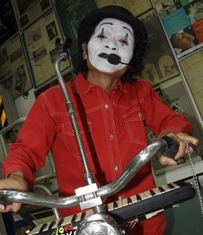 Joke Joker Si Pantomim yang Lebih Nyaman ke Dunia Nyanyi