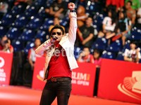 Finalis Indonesian Idol ini membawakan jingle DIOSSP 2012, yang berjudul Indonesia Ayo Smash dan lagu Bendera milik Cokelat.