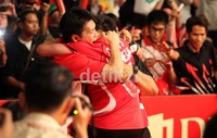 Simon Santoso langsung memeluk kedua pelatihnya Agus Dwi Santoso dan Rony Agustinus.