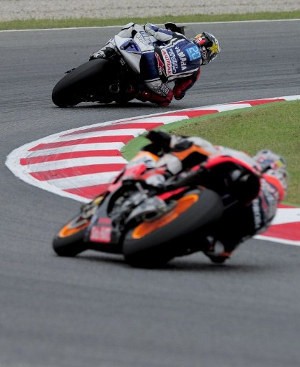 Lorenzo Menangi Duel dengan Stoner di Silverstone