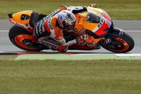Tertinggal Makin Jauh dari Lorenzo, Stoner Santai