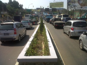 Libur Sekolah, Jalur Puncak Padat Merayap!