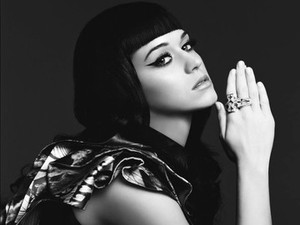 Single Terbaru Katy Perry Kembali Lagu Menembus Top 10