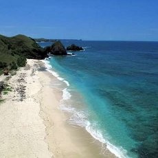 Menikmati Kesegaran di Pantai Seger