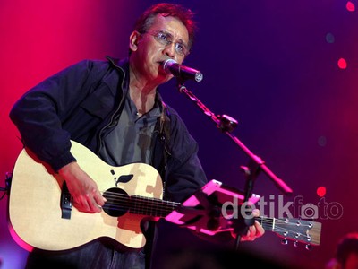Iwan Fals Hibur Ribuan Oi di PRJ