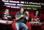 Edwin Van der Sar Dapat Wayang Kulit