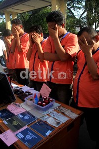 Lima tersangka ini berinisial MW, AN, JG, MI dan FM yang merupakan residivis. Agung Pambudhy/detikcom.