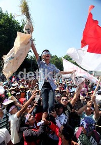 Petani dan nelayan menolak penempatan lokasi Pembangkit Listrik Tenaga Uap (PLTU) di Desa Ujungnegoro, Karanggenang, Ponowareng dan Roban. Sebab, pembangunan ini dinilai melanggar kawasan ketahanan pangan Kabupaten Batang.