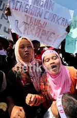 Tolak PLTU, Petani & Nelayan Demo di Istana