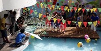 Konsep pengambilan gambarnya itu disesuaikan dengan lagu mereka yang ada sedikit genre reggae, yakni disetting seperti di pantai.