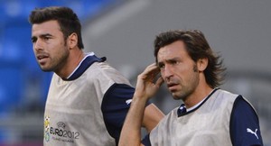 Italia Dibayang-bayangi Biskuit