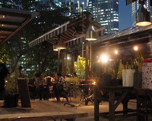 Yuk, Santai di Antara Gedung Pencakar Langit Jakarta