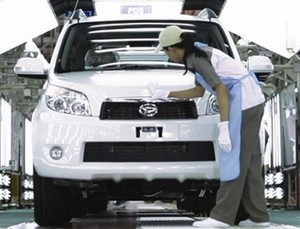 DP Naik, Produsen Mobil Tak Kurangi Pekerja