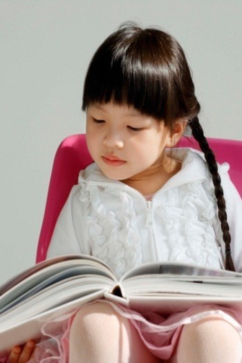 7 Cara Meningkatkan Minat Baca pada Anak