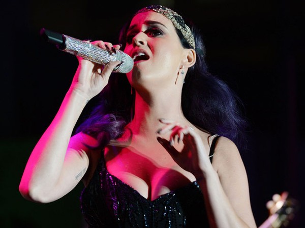 Anggunnya Katy Perry di Pentas
