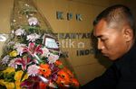 Miranda Ultah, KPK Banjir Karangan Bunga