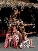 Reog Wayang Meriahkan Pasar Kangen Yogya