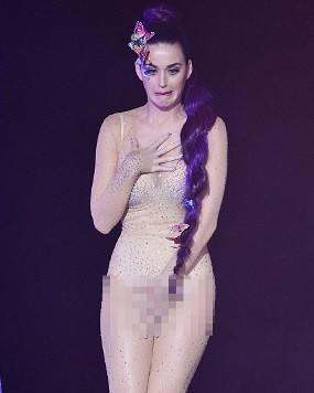 Duh! Katy Perry Tampil Terlalu Seksi di Depan Anak-anak
