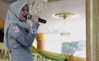 Khadijah yang juga anak angkat Dorce pun piawai bernyanyi. Herianto Batubara/detikHot.