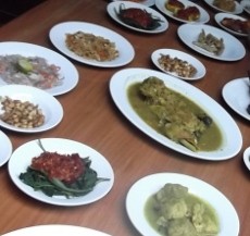 Sajian Serba Ada Nasi Campur Bali