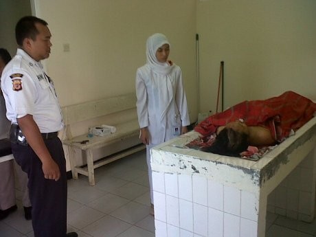 Bus di Taman Matahari Cisarua Jalan Sendiri, 1 Wanita Tewas Terjepit