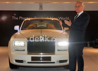 George W Rowlands Aftersales Manager Asia Pasific menjelaskan tentang mobil Roll-Royce Phantom Series II. Agung Pambudhy/detikcom.