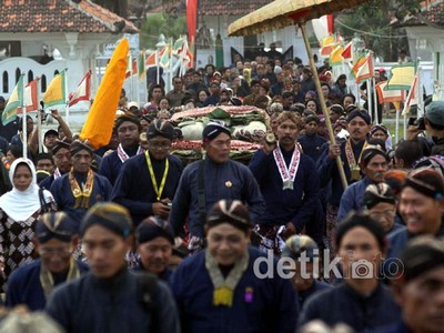 Labuhan Ageng, Peringati Bertahtanya Sultan HB X