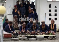 Selain di Pantai Parangkusumo, labuhan ageng juga dilakukan Dlepih Kayangan Wonogiri, Gunung Lawu Karanganyar Jawa Tengah dan di Gunung Merapi di Alas Bedengan, Dusun Kinahrejo, Cangkringan Sleman.