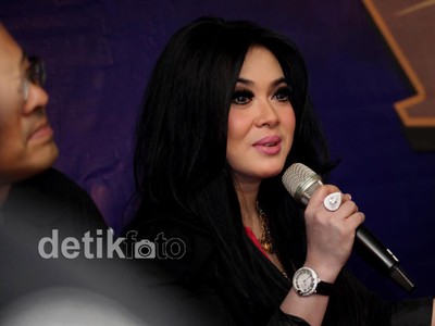 Syahrini Jadi Juri Indonesia Mencari Bakat